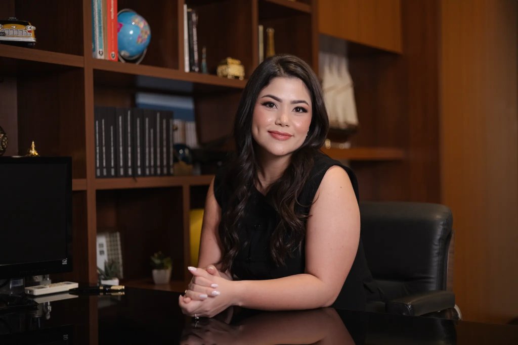 Dr. Letícia de Lara